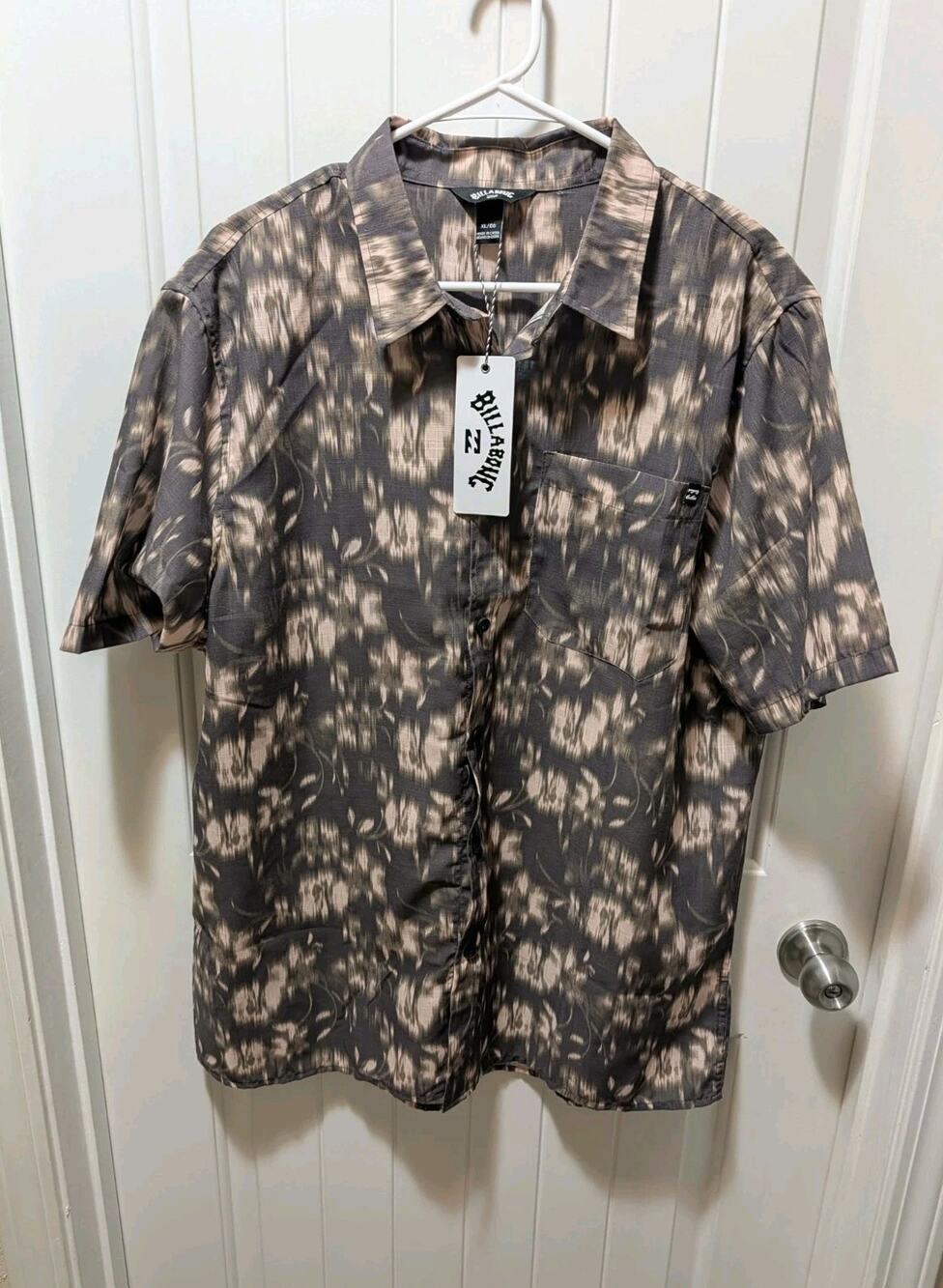 NEW Billabong Men’s Button Up Shirt Slate Black Floral Print Hawaiian Size XL